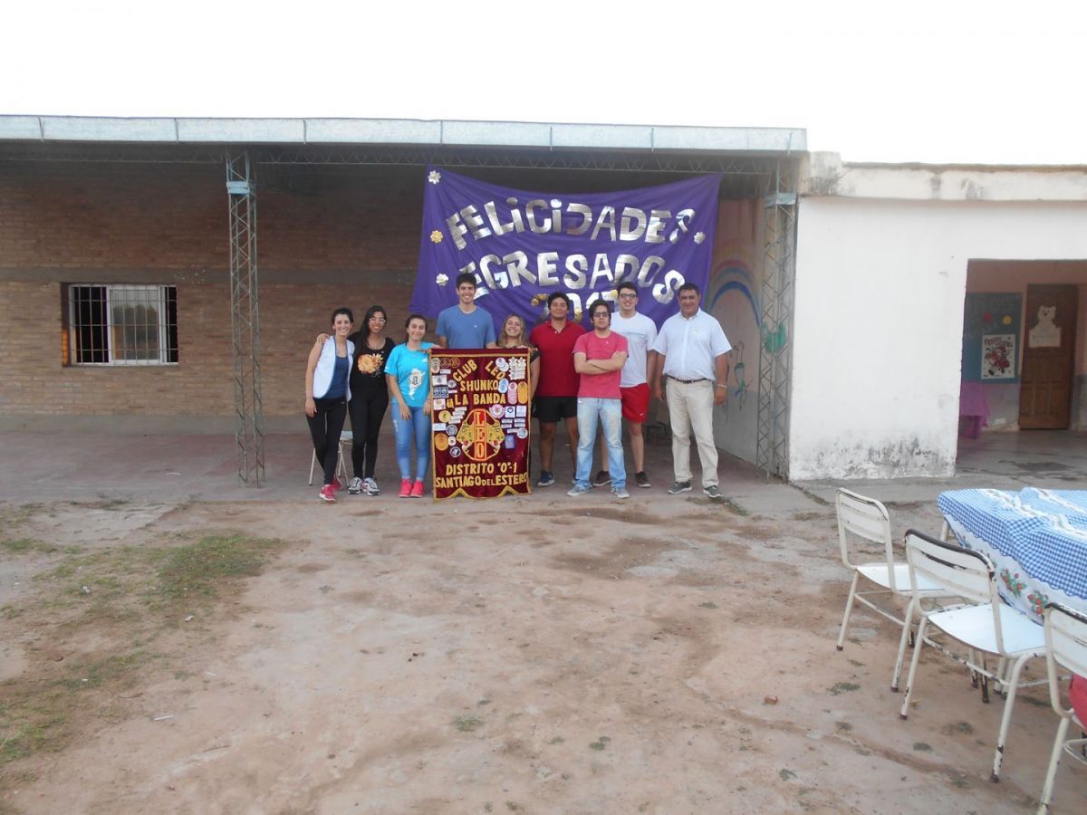 Dos niños se egresaron de la primaria en pequeña escuela | Nuevo Diario Web  | Santiago del Estero