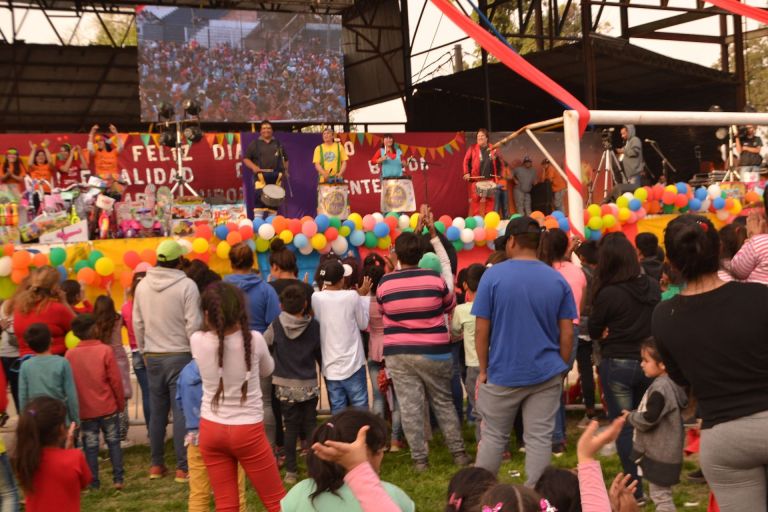 Multitudinaria Fiesta Por El Día Del Niño En El Club Sarmiento Nuevo Diario Web Santiago Del 5068