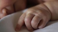 Horror en Silípica: un bebé de ocho meses resbaló del coche y cayó encima de un brasero 