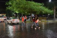 Con tres alertas, el Servicio Meteorológico informó que siguen las lluvias en Santiago