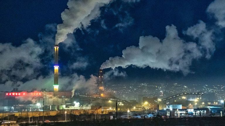 Los países planean producir más combustibles fósiles pese a compromisos climáticos, según reporte