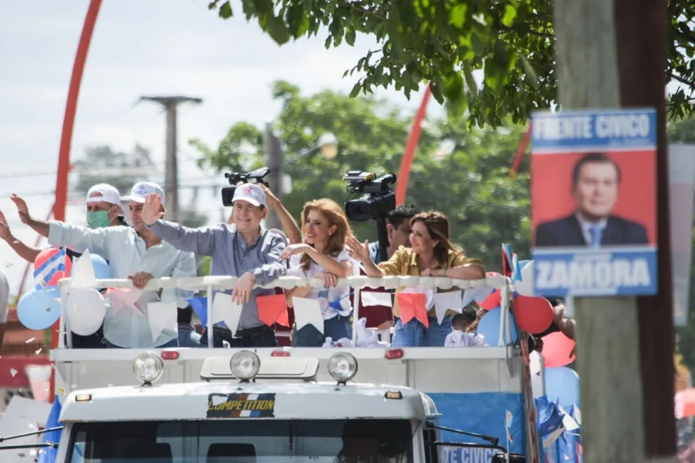 Una multitud dijo presente en la Caravana del Triunfo