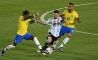 Argentina empató con Brasil y, tras la derrota de Chile, se clasificó al Mundial